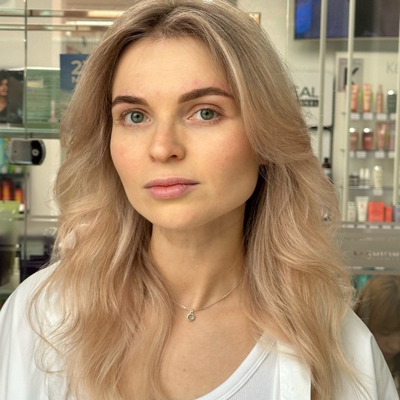 Meet your Posher, Sasha - Picture 2 of 3